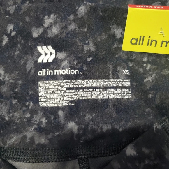 NWT All in Motion Brushed Sculpt High Rise Bike Shorts XS - Picture 6 of 7